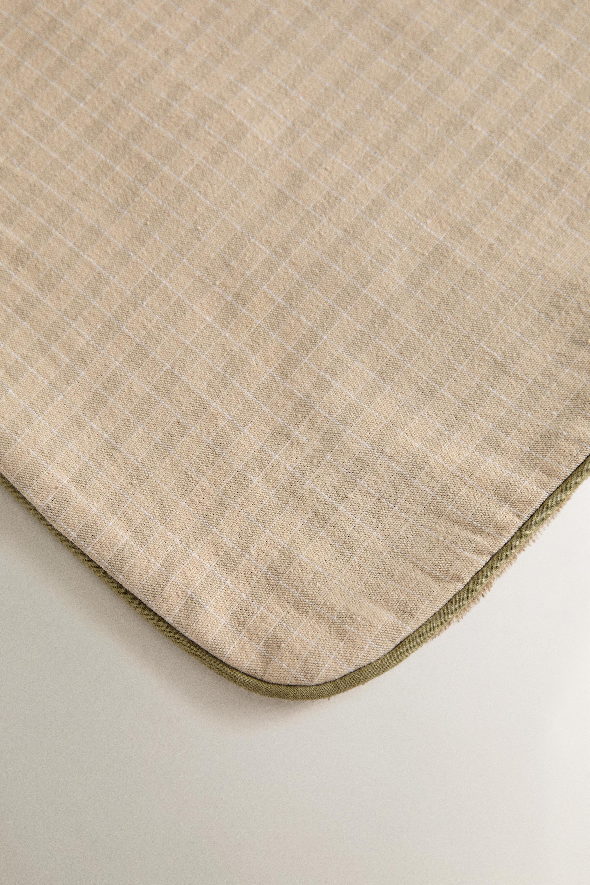 PET TOWEL WITH PIPING